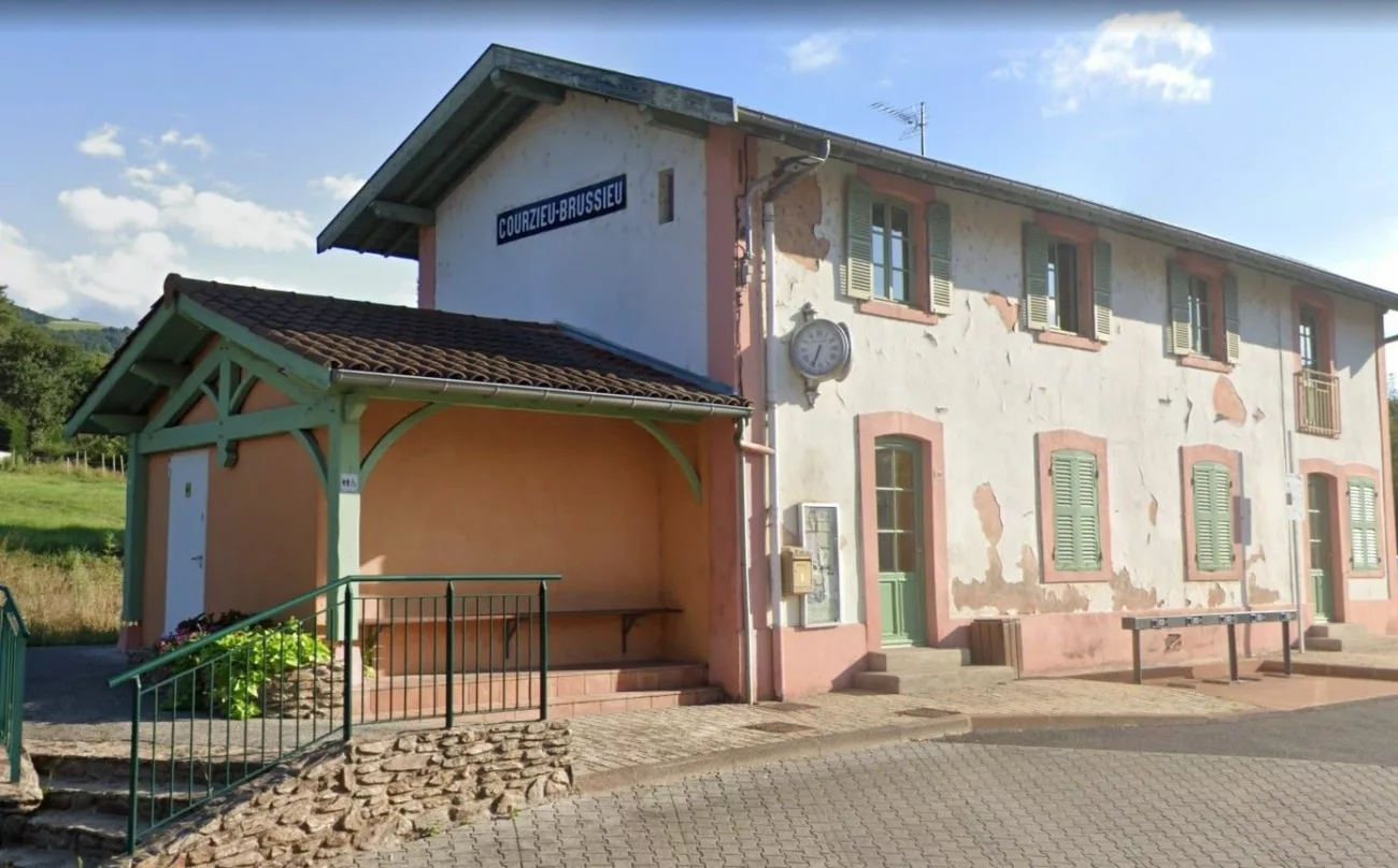 Des citoyens mettent la pression sur les candidats aux municipales pour prolonger le tram-train dans la vallée de la Brévenne