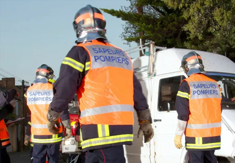 Une voiture finit sa course dans un étang à Panissières