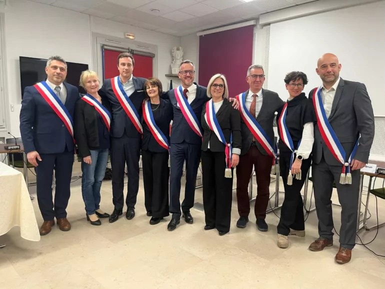 Le nouveau conseil municipal de Chaponost s'installe officiellement autour du maire Damien Combet