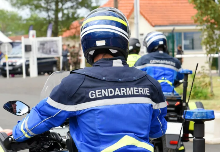 Un automobiliste sans permis sème les gendarmes à 190 km/h entre Chazelles-sur-Lyon et Saint-Martin-en-Haut