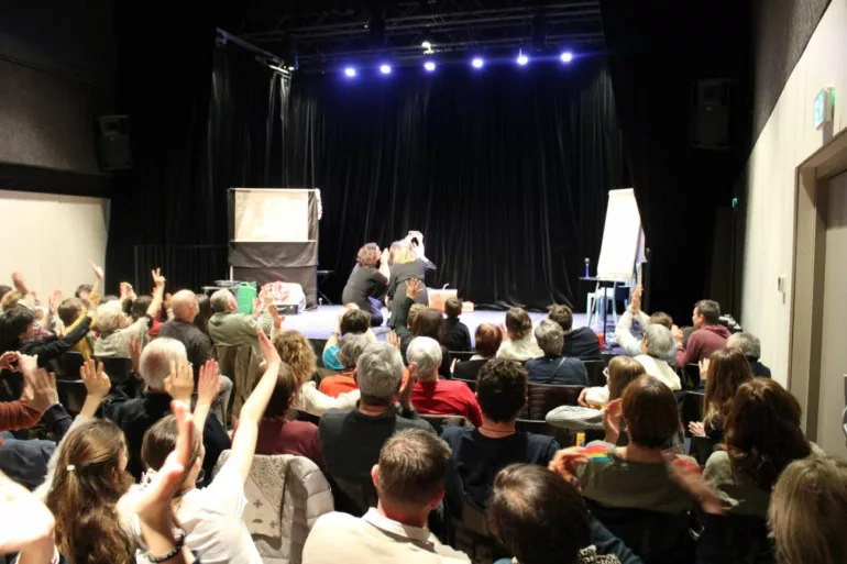 Un show d'improvisation avec la troupe 4L trop filles à la MJC de Chaponost