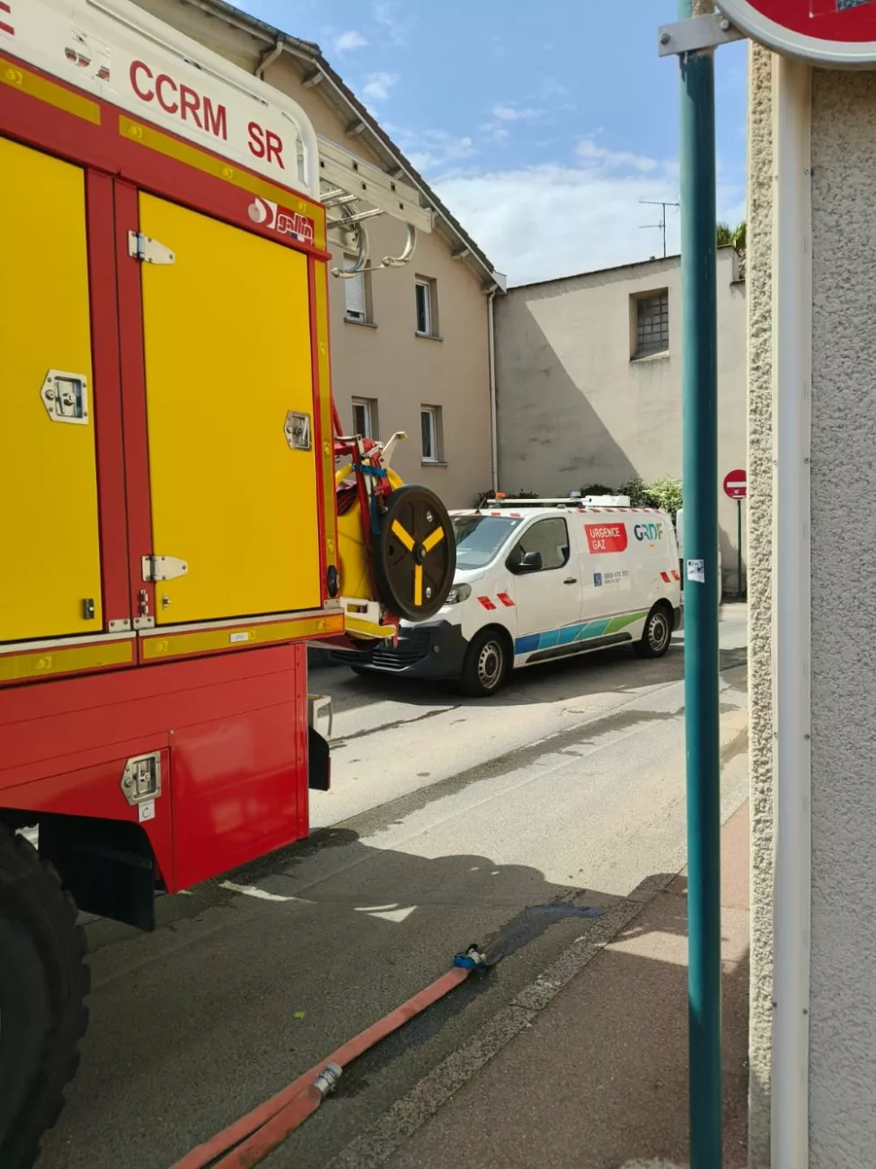 Les techniciens du réseau de gaz sont intervenus en urgence aux côtés des pompiers - © Quentin Merle