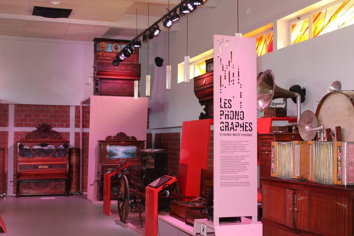 Une partie de la collection permanente consacrée aux instruments de musique mécanique - © Jérémie Riboulet