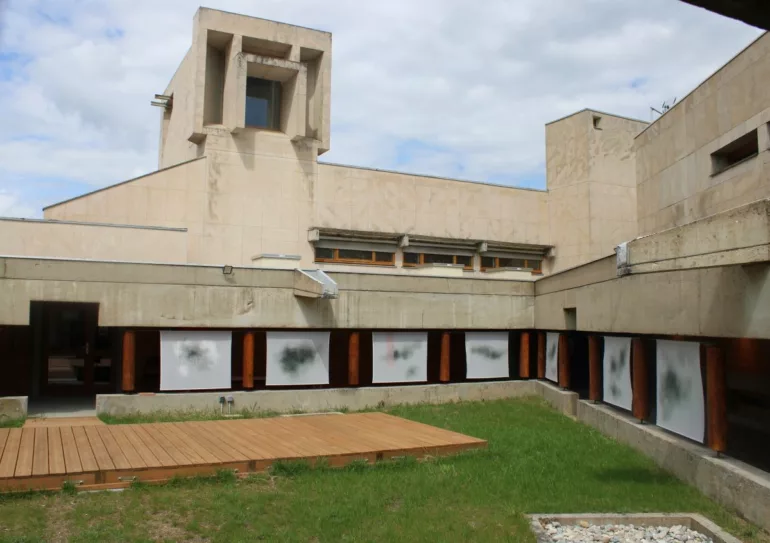 L'espace culturel de Vaugneray explore le thème du sacré à travers deux nouvelles expositions printanières