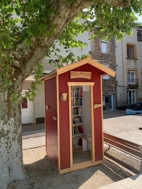 Une boîte livres est installée sur la place Dugas à Thurins - Photo fournie par Thurins Destination Durable