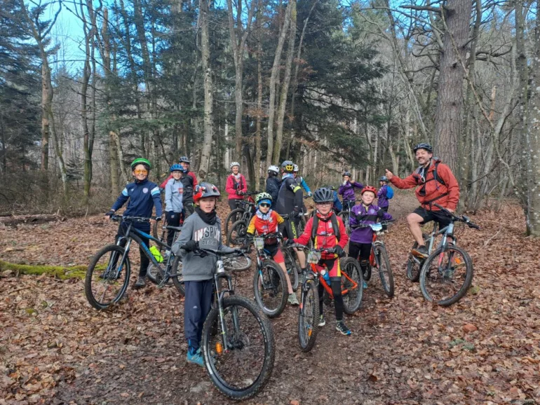 L'Association Sportive de Duerne a réuni les amateurs de VTT pour sa sortie dominicale