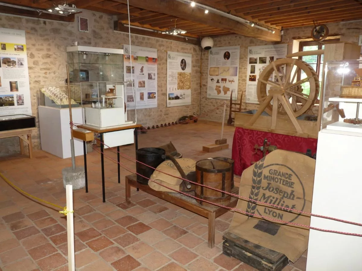 Au cœur des moulins et des métiers d'autrefois - L'Araire