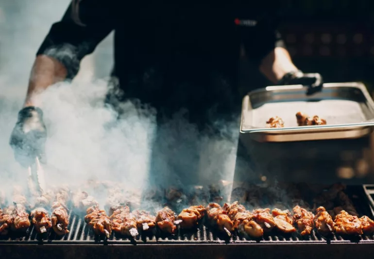 Yzeron lance ses vacances d'été avec la troisième édition de son barbecue géant