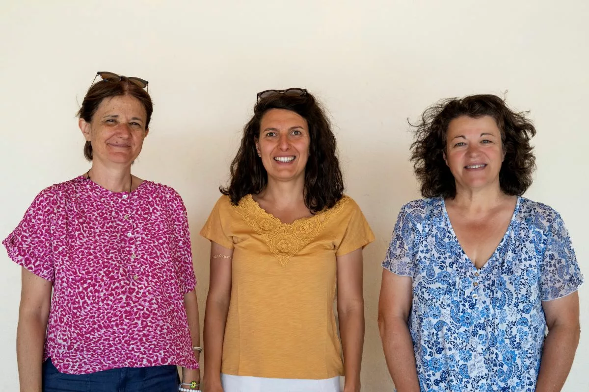 De gauche à droite : Elizabeth Delorme, enseignante en maternelle ; Flora Santangelo, directrice et enseignante en CP et CE ; Mireille Desporte, enseignante en CM - DR