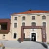 Chazelles-sur-Lyon inaugure sa mairie réhabilitée sous une chaleur caniculaire