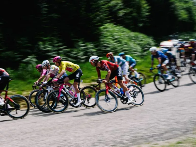 Où passe le Tour Auvergne-Rhône-Alpes ce jeudi dans les Monts du Lyonnais