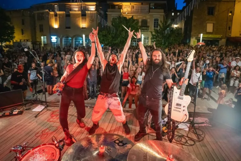 Le groupe Blue Tomorrow célèbre la sortie de son nouvel album lors d'un concert à Saint-Symphorien-sur-Coise