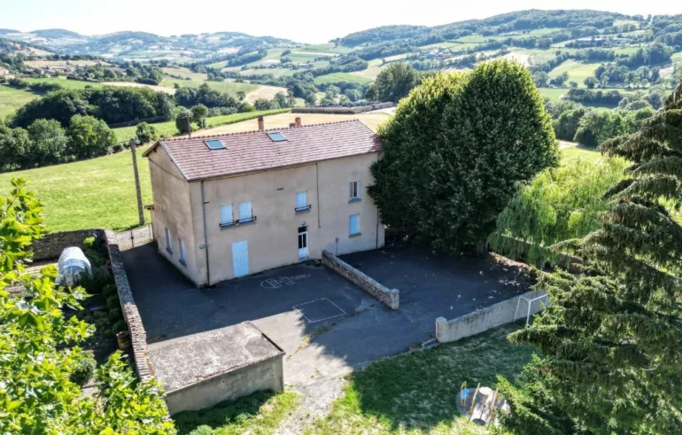 Larajasse cherche des porteurs de projet pour transformer l'ancienne école de Lamure en multiservice