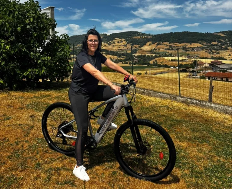 Une nouvelle agence de location de VTT électriques s'installe à Montrottier pour explorer les Monts du Lyonnais