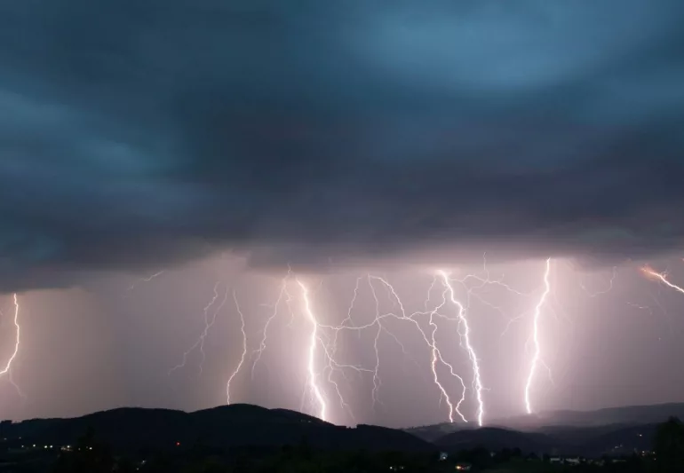 Des orages d'une rare violence ont balayé le Rhône et la Loire ce jeudi soir