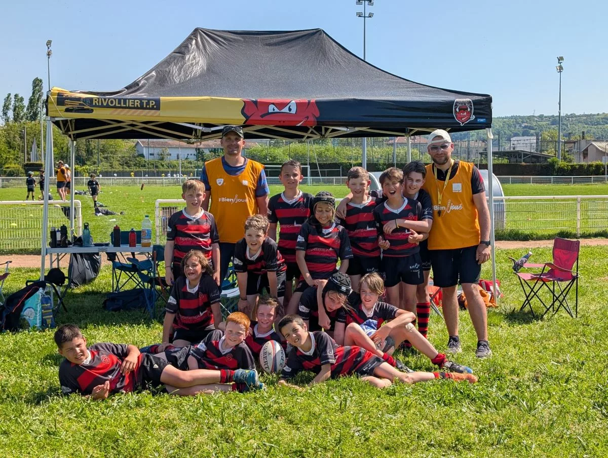Le Rugby des Monts décroche un soutien de taille avec un partenariat d'équipement signé Volvic 1 La catégorie des moins de 12 ans (U12) sera entièrement équipée à neuf - DR