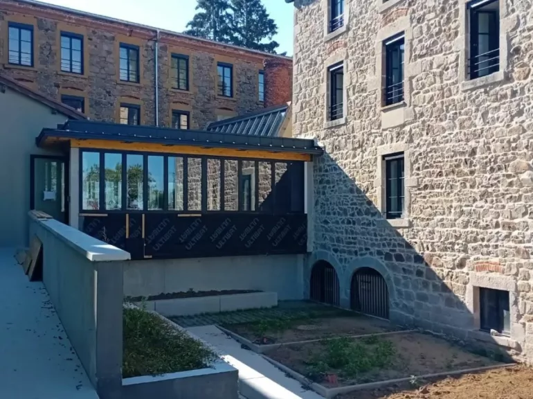 Le futur pôle culturel de la manufacture Loire-Piquet à Panissières prend forme malgré quelques retards