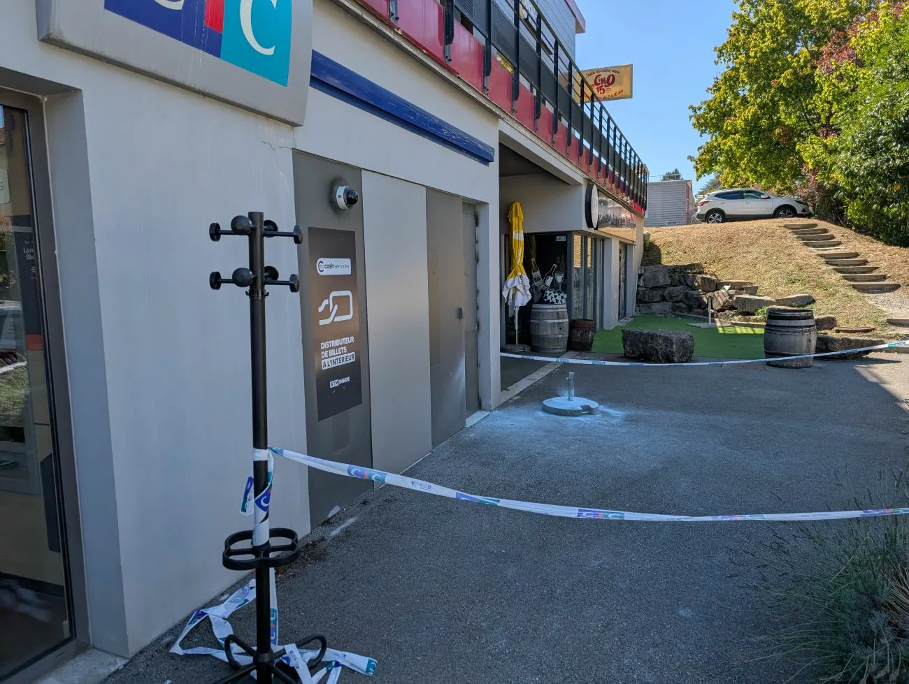Une équipe encagoulée est intervenue de nuit pour s'en prendre directement à l'automate de la banque CIC - © Jean-Paul Kuby