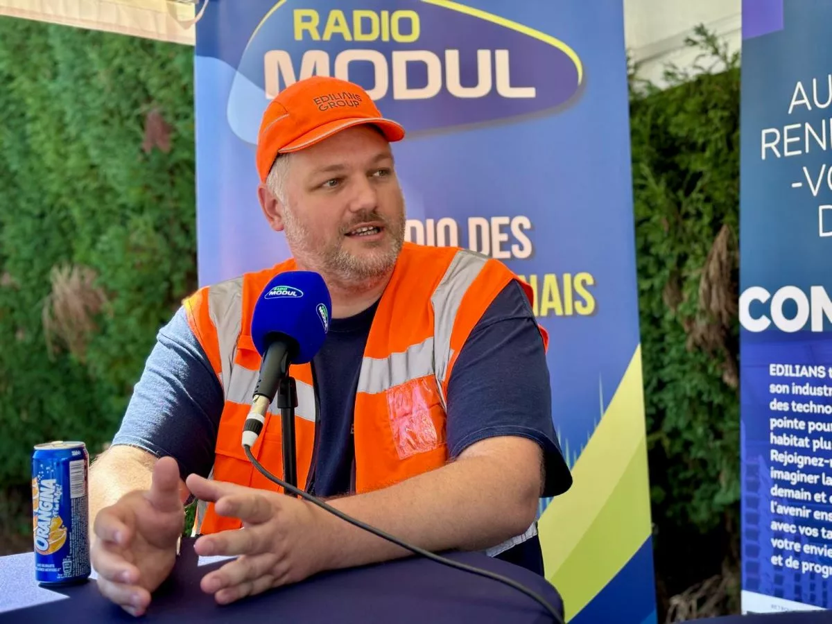 Plongée au cœur de la tuilerie Edilians de Sainte-Foy-l'Argentière qui ouvre ses portes et recrute ses futurs talents 1 Thomas Charrue, directeur du site de Sainte-Foy-l'Argentière - © Pauline Michaud