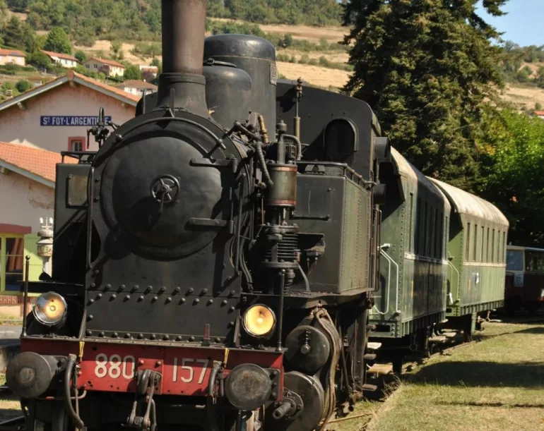 Plus de 800 voyageurs célèbrent le double anniversaire du train à Sainte-Foy-l'Argentière